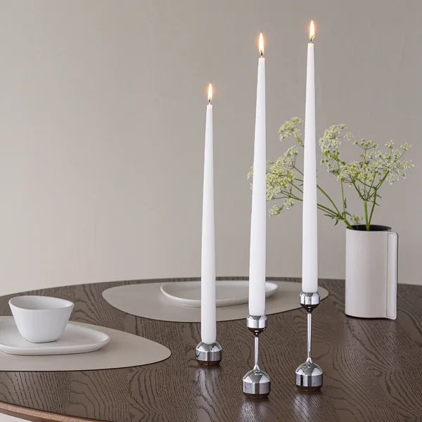 Silhouette Kerzenhalter von Lind DNA in der Ausführung silber