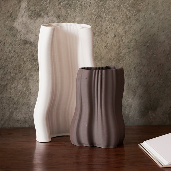 Moire Vase, off-white und anthracite von ferm Living